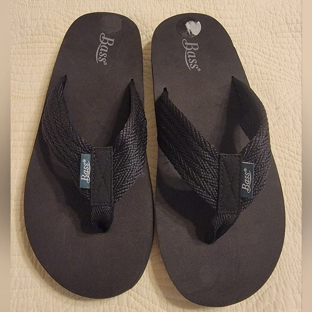 NWT Bass Men's Flip Flops, Size 8